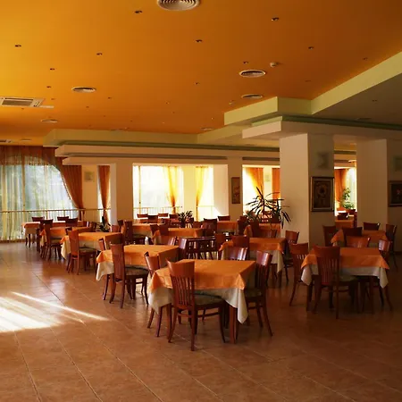 Хотел ерма 2*