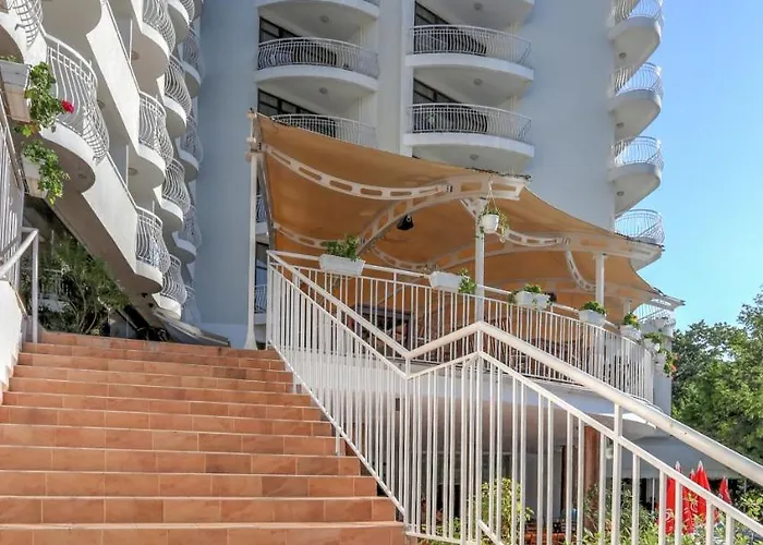 Prestige Grand Hotel & Aquapark 2* Golden Sands